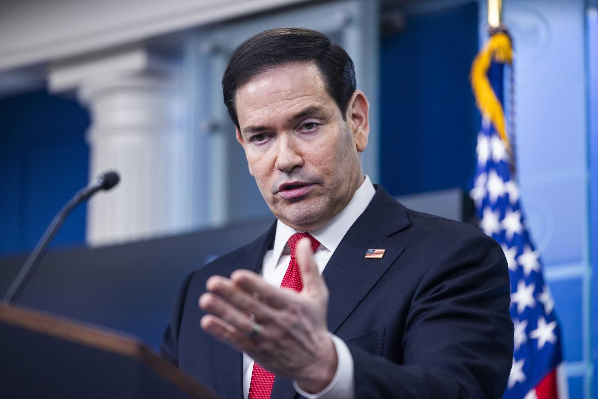 Trump inguaia Rubio attaccando Leone. In mezzo c’è Parolin