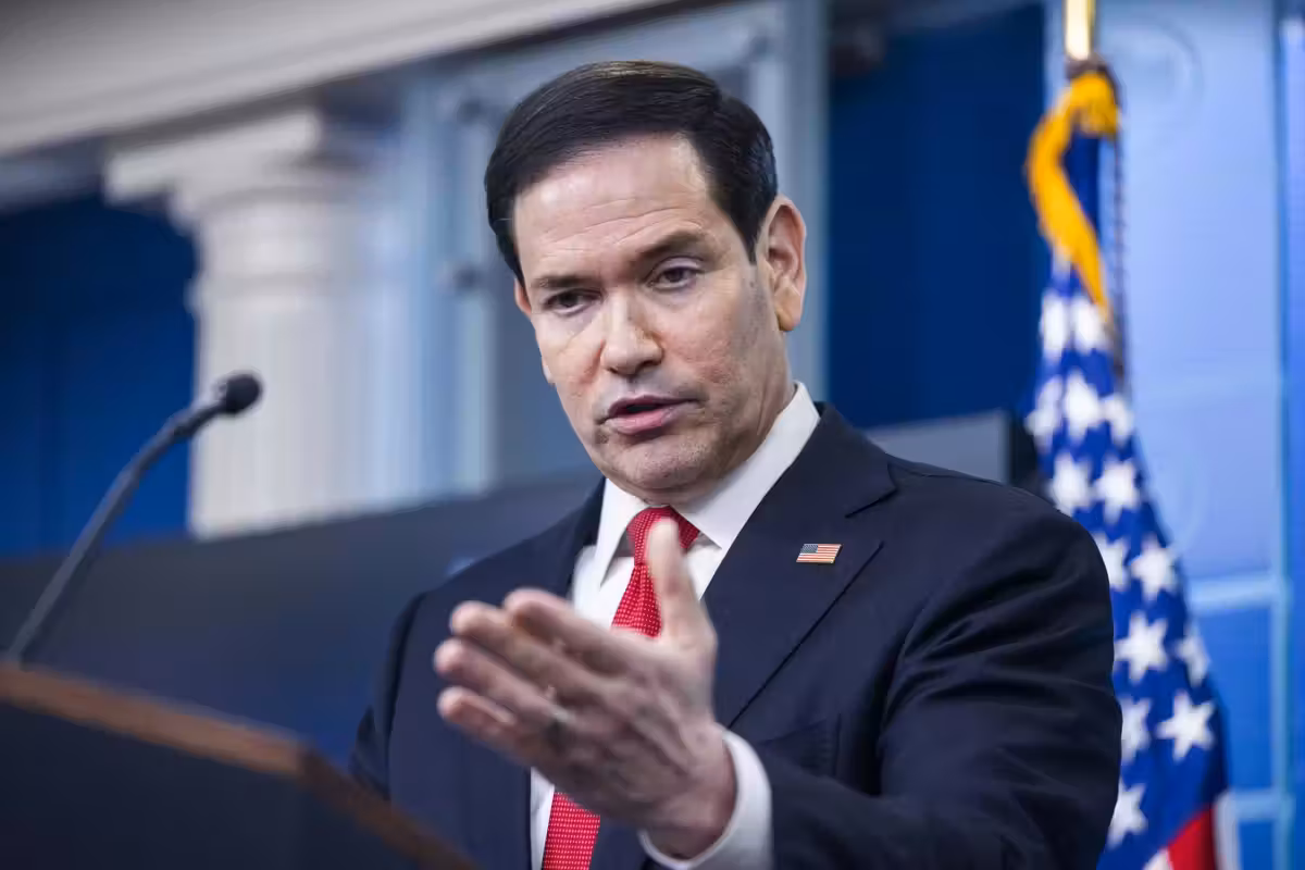 Trump inguaia Rubio attaccando Leone. In mezzo c’è Parolin
