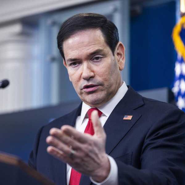 Trump inguaia Rubio attaccando Leone. In mezzo c’è Parolin