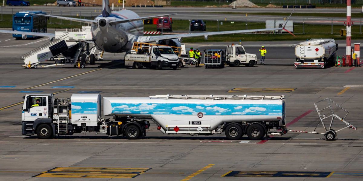 l8217unione vuole obbligare gli aerei a volare senza scorte di carburante