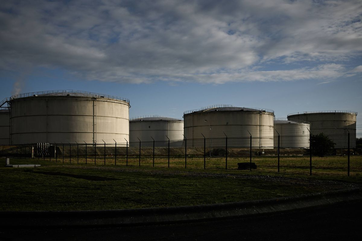 ‘Epic Insider Trading’: Nearly $1 Billion in Crude Oil Shorts Taken Just ...