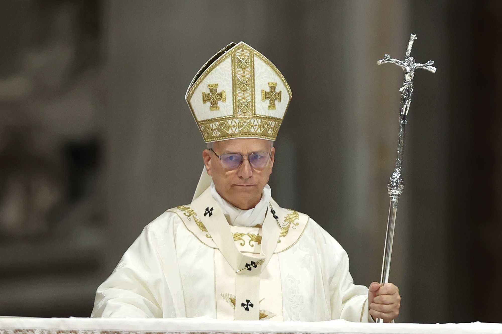 Non solo Trump, ci pensano anche i teologi pro gay a mettere in croce il Papa