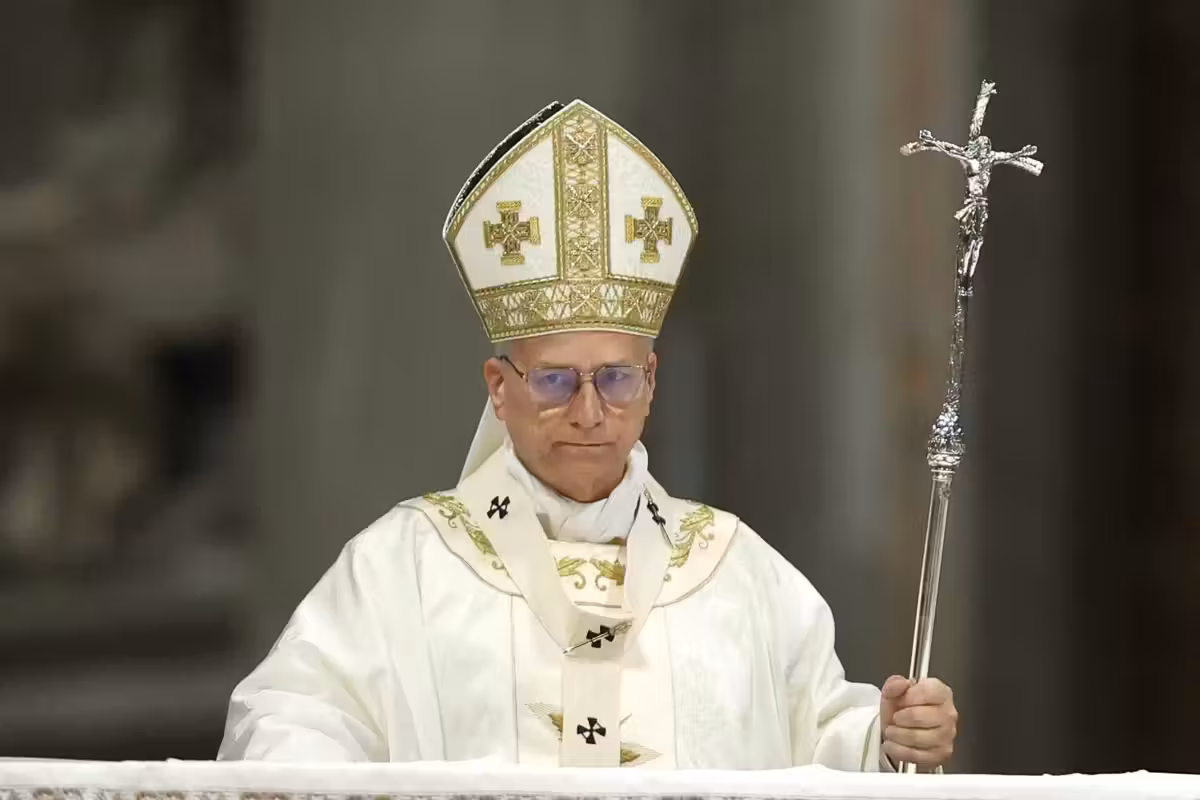 Non solo Trump, ci pensano anche i teologi pro gay a mettere in croce il Papa