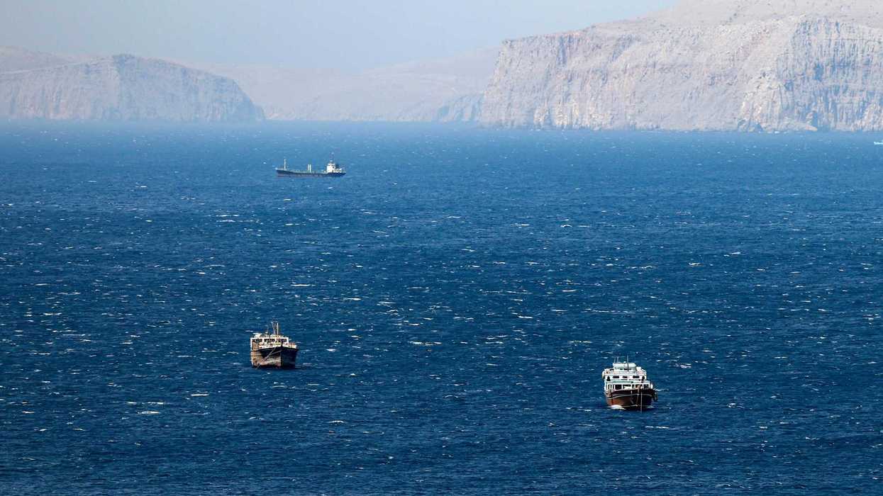 Teheran: «Pasdaran e alcuni Paesi Ue trattano per il passaggio a Hormuz»
