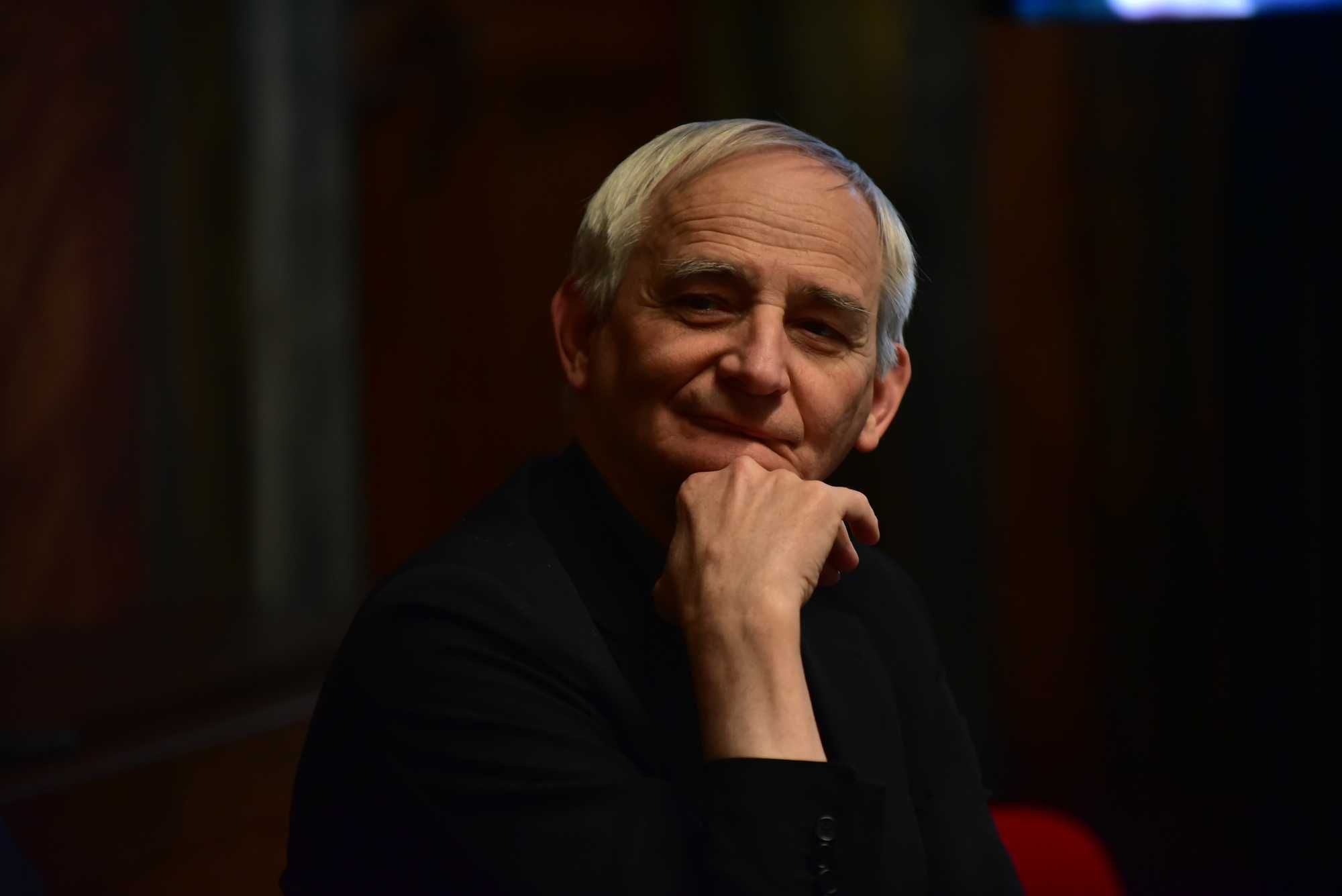 Zuppi apre ai preti sposati e si lamenta per i soldi. «L’8 per mille non ci basta»
