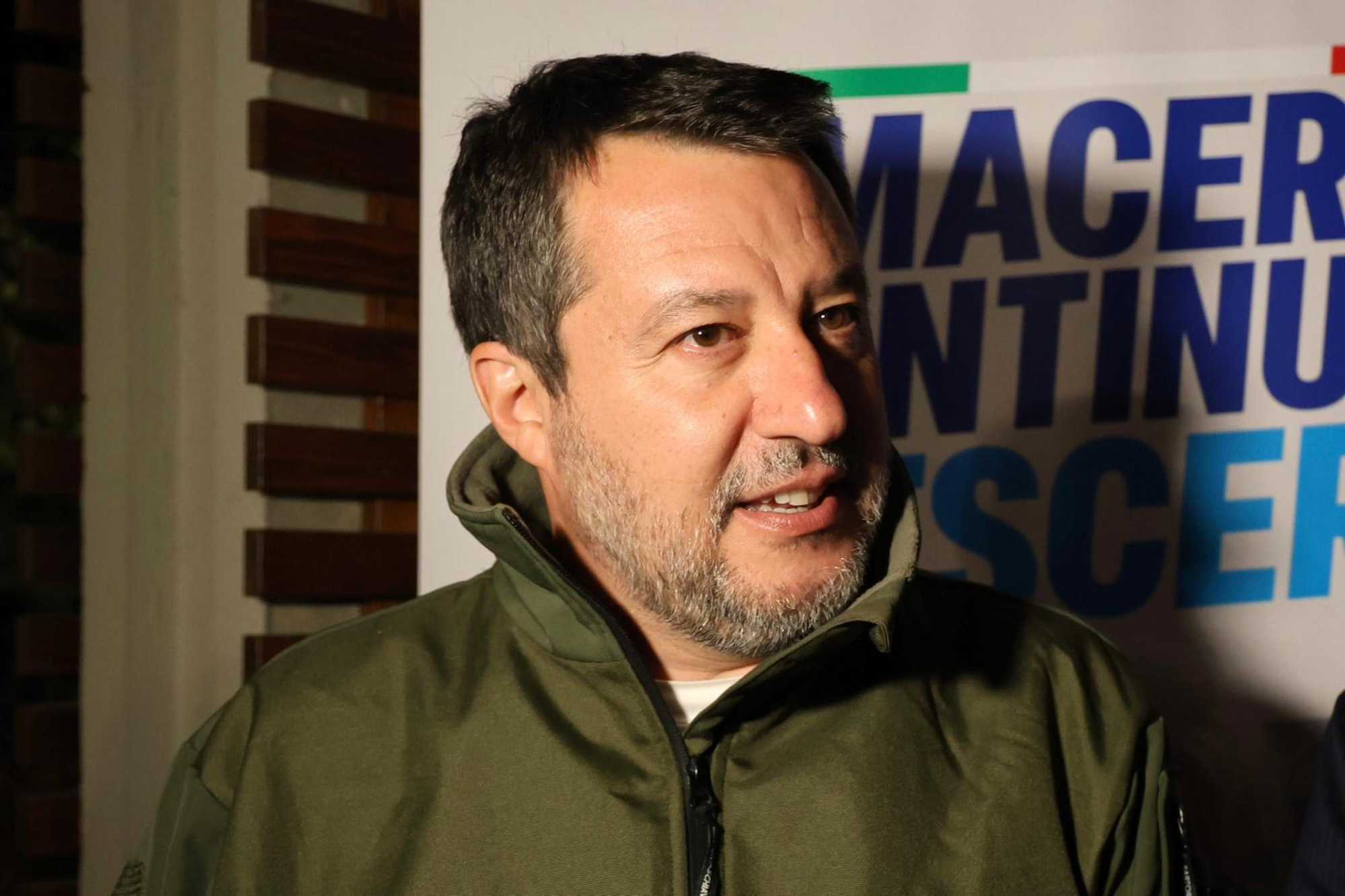 Salvini: «Via il permesso di soggiorno a chi delinque»