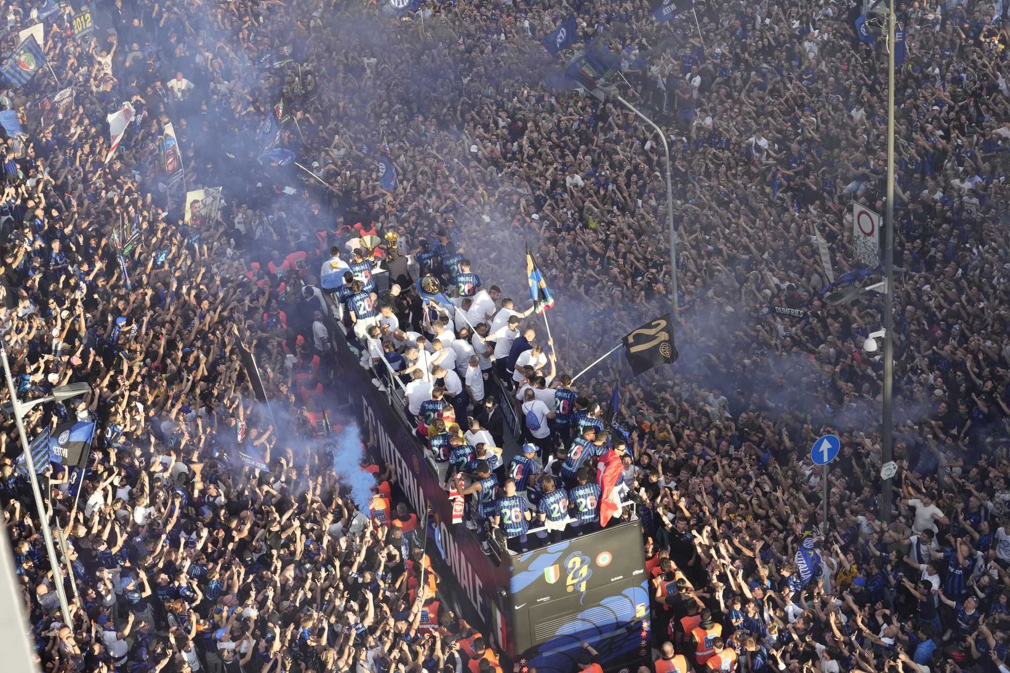L’Inter festeggia, la Juve sprofonda
