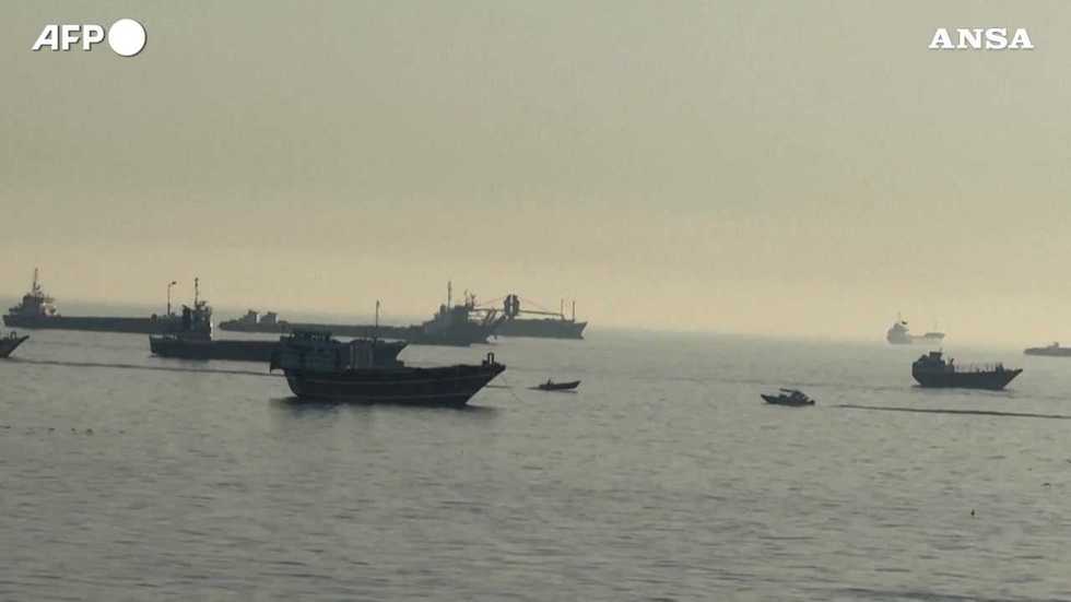 Le navi ancorate vicino ad Hormuz