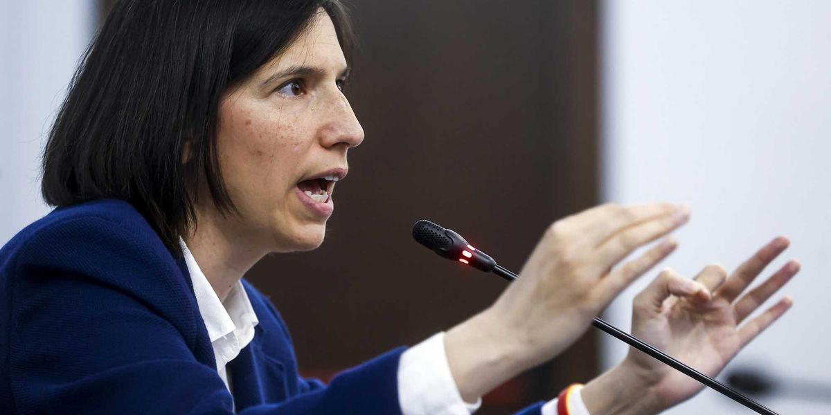attentato modena per la schlein la colpa 232 della destra e vuole assumere 12000 psicologici da Laverita.info attentato modena per la schlein la colpa 232 della destra e vuole assumere 12000 psicologici