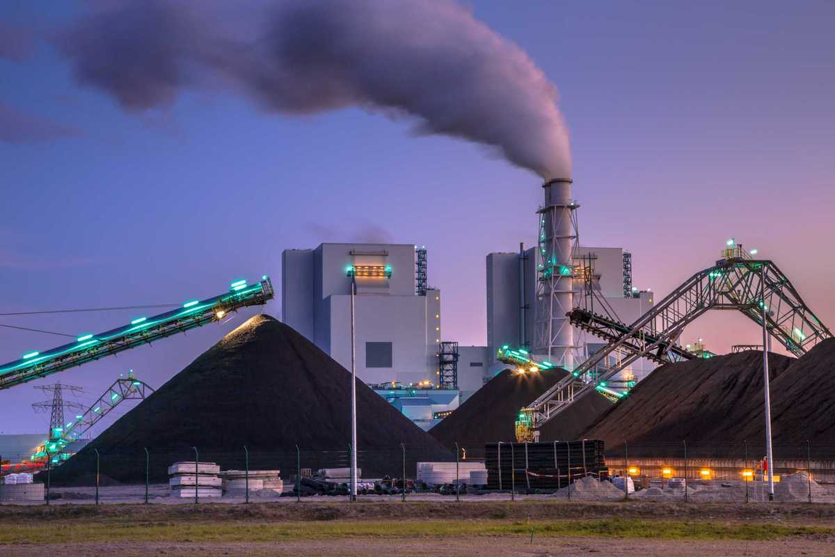 Fonti fossili e uranio pilastri elettrici. Ora basta illudersi con la transizione