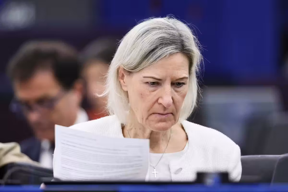 Stesse accuse di Le Pen, ma è del Ppe. E l’Eurocamera non leva l’immunità