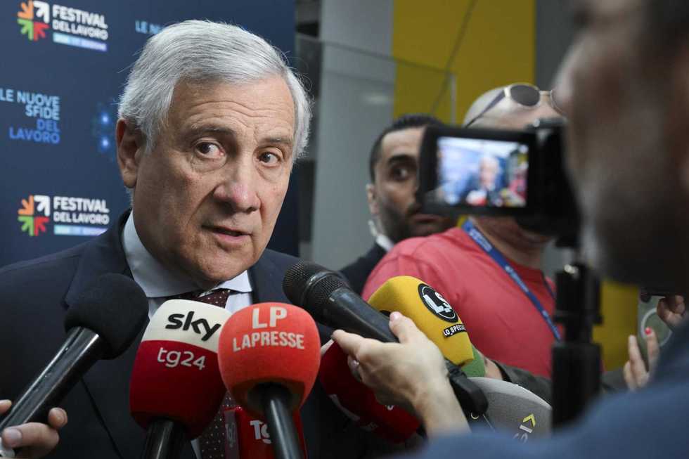 Tajani: «Più figli, meno immigrati»