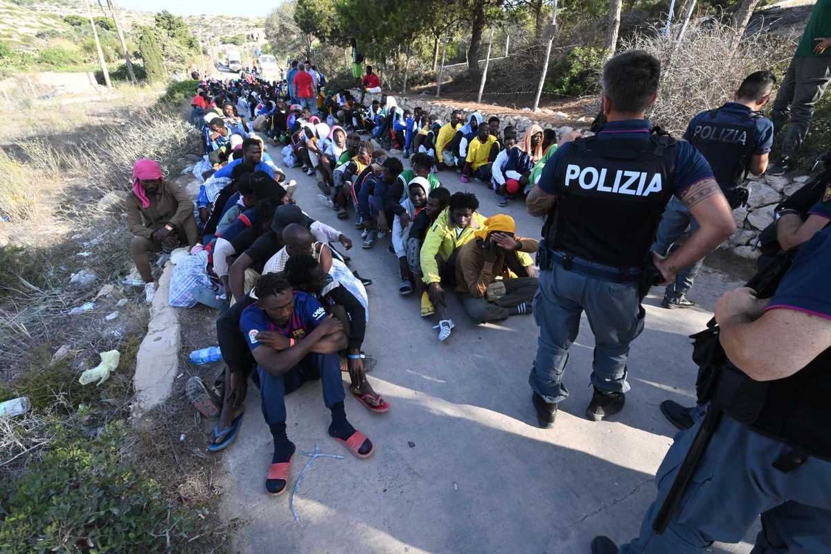 Slittano le nuove norme sui rimpatri. L’euroburocrazia colpisce ancora