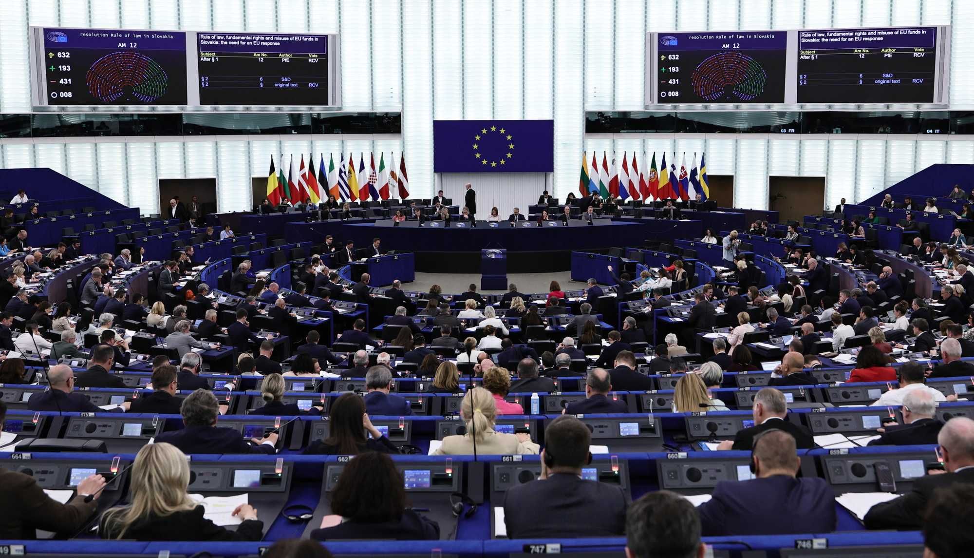 Deficit, energia, migranti. Il vero nemico si chiama Ue