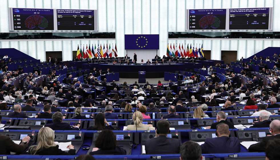 Deficit, energia, migranti. Il vero nemico si chiama Ue