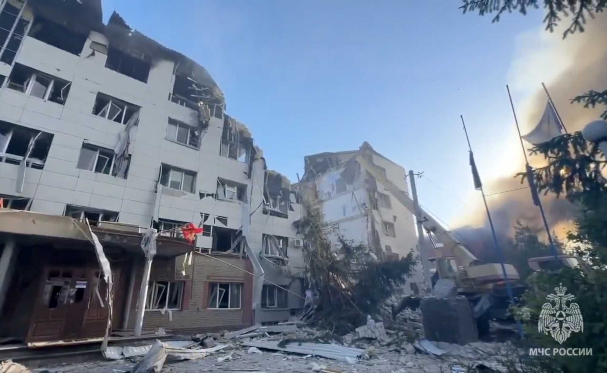 Raid di droni ucraini contro un dormitorio di studenti russi: 6 morti e 15 dispersi