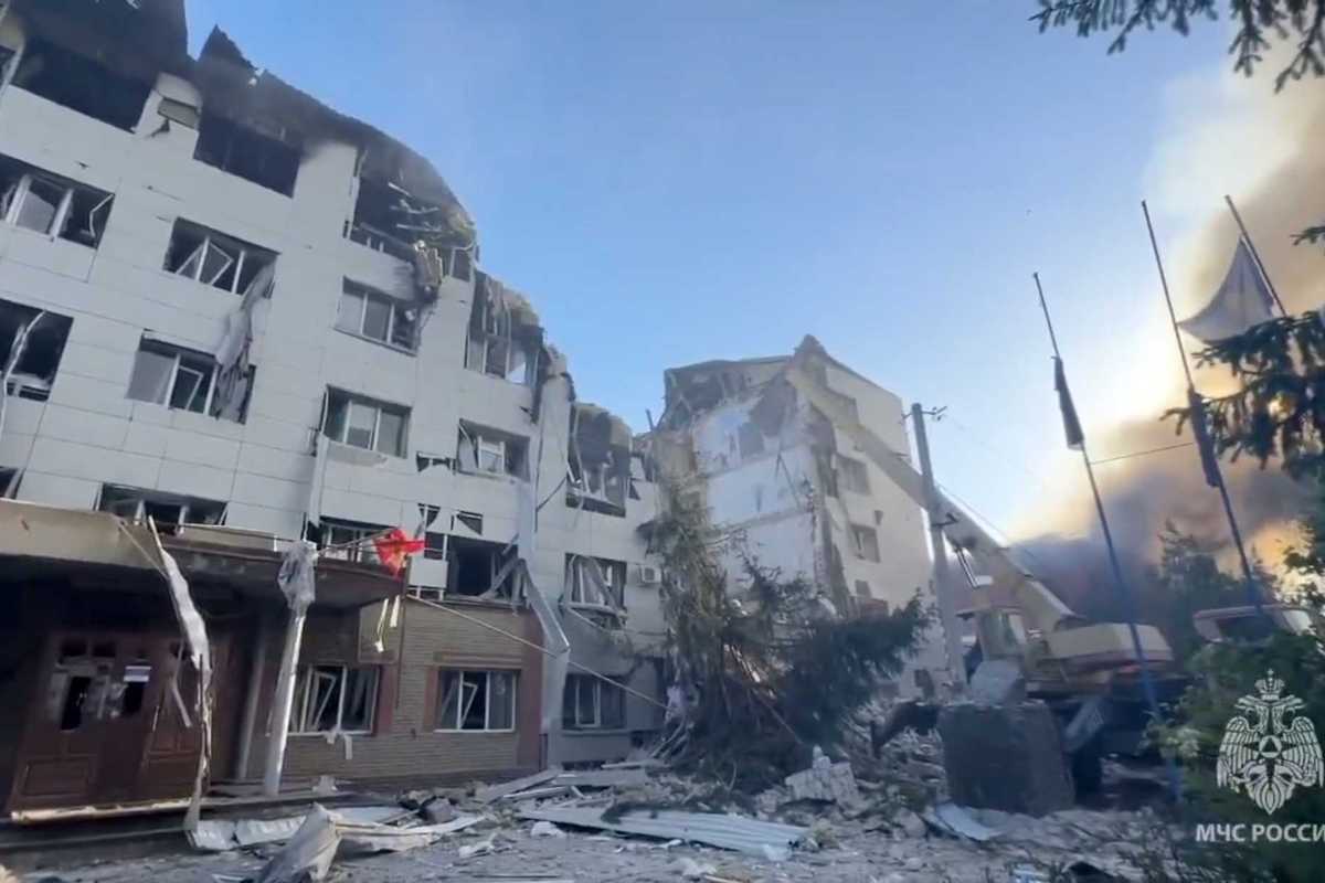 Raid di droni ucraini contro un dormitorio di studenti russi: 6 morti e 15 dispersi