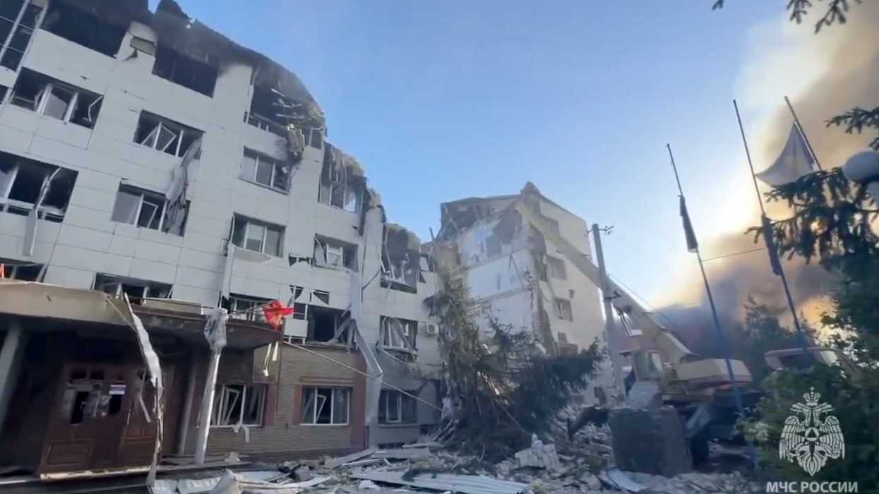 Raid di droni ucraini contro un dormitorio di studenti russi: 6 morti e 15 dispersi