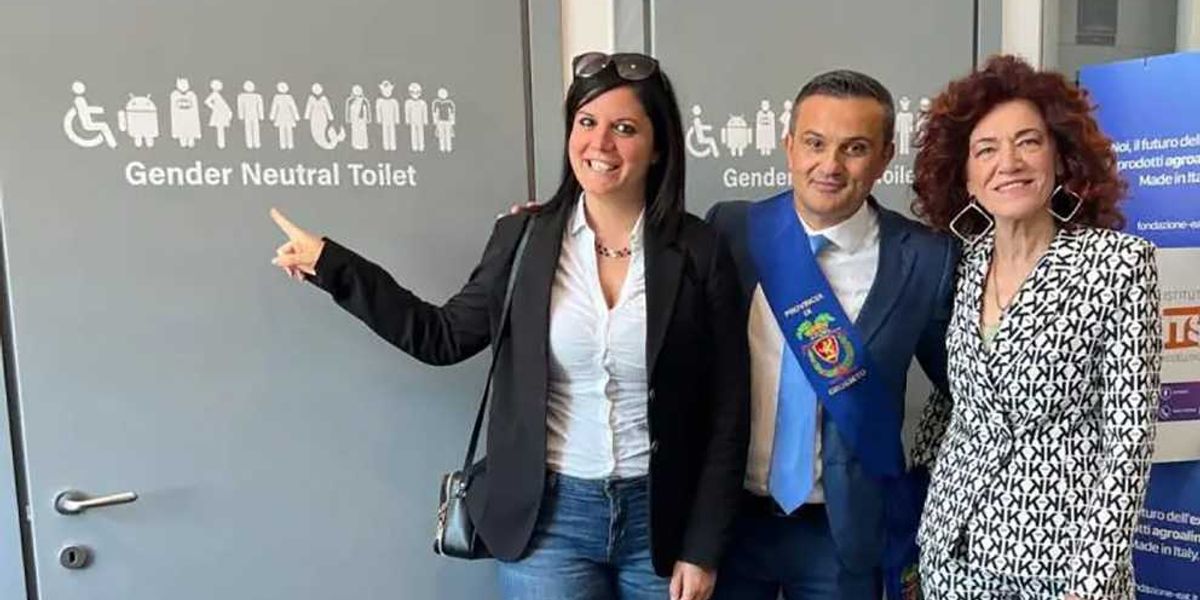 mandano i disabili al bagno woke con batman da Laverita.info mandano i disabili al bagno woke con batman