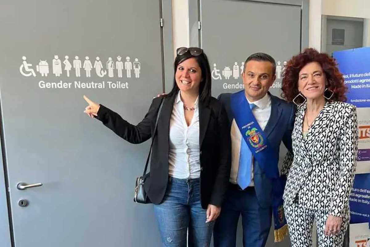Mandano i disabili al bagno woke con Batman