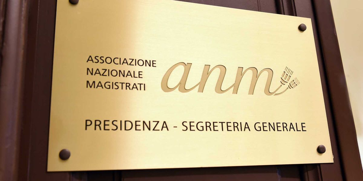 l8217anm si scorda delle vittime di modena da Laverita.info l8217anm si scorda delle vittime di modena