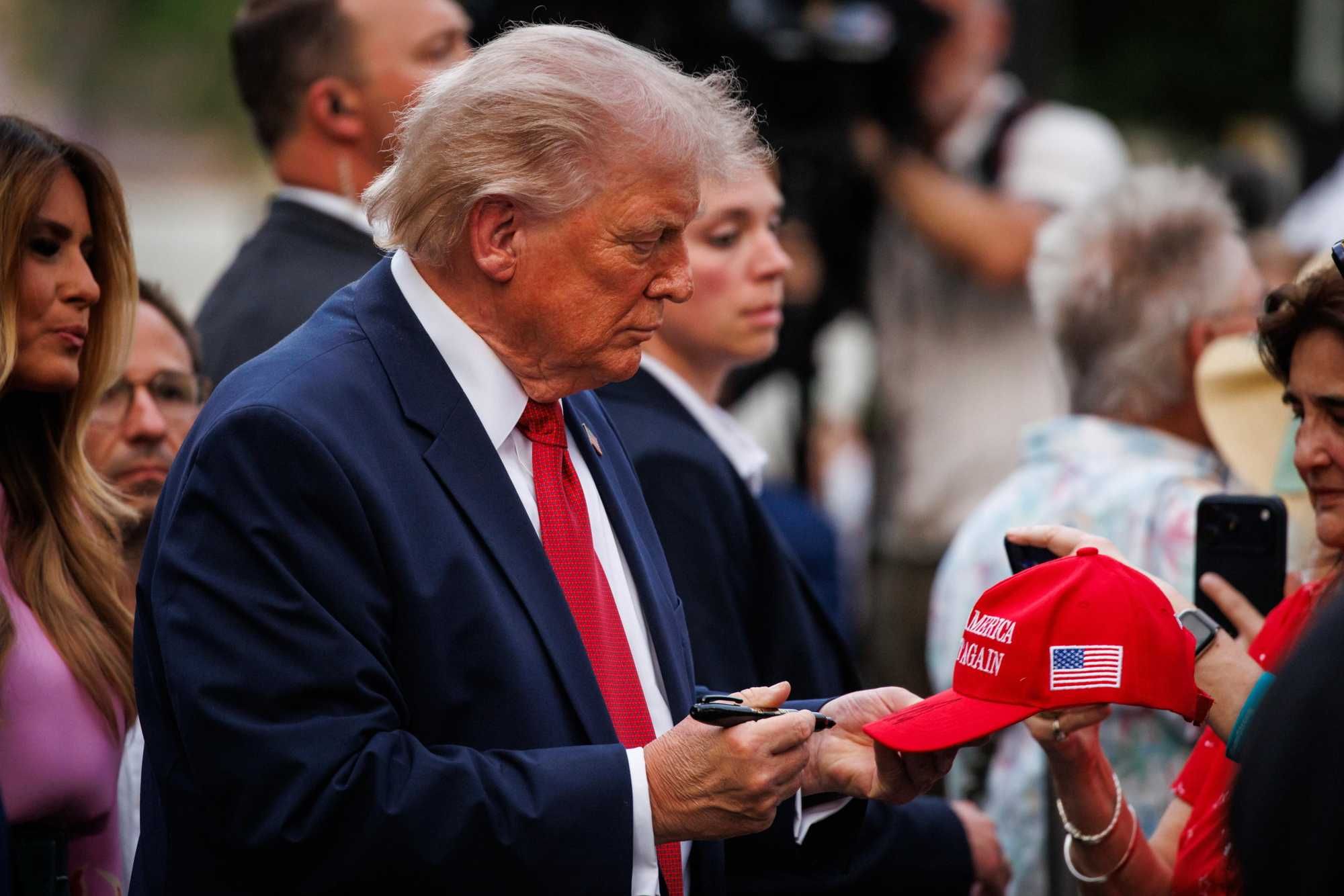 Iran, Trump: «Accordo oppure attacco». La decisione è attesa entro oggi