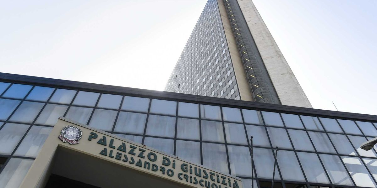 avvocati pedinati e spiati in tribunale da Laverita.info avvocati pedinati e spiati in tribunale