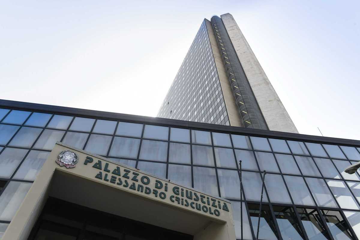 Avvocati pedinati e spiati in Tribunale