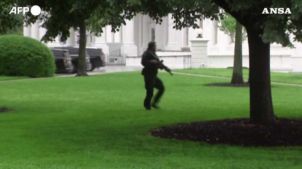 Sparatoria vicino alla Casa Bianca, ucciso un uomo armato