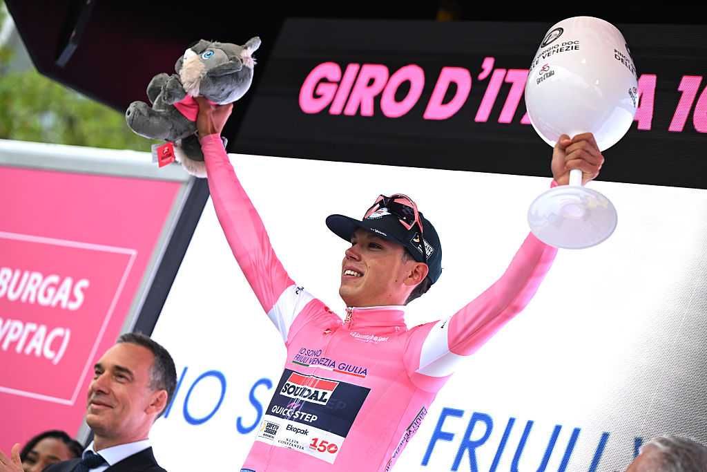 Giro d’Italia al via dalla Bulgaria: Magnier vince la prima tappa ed è maglia rosa