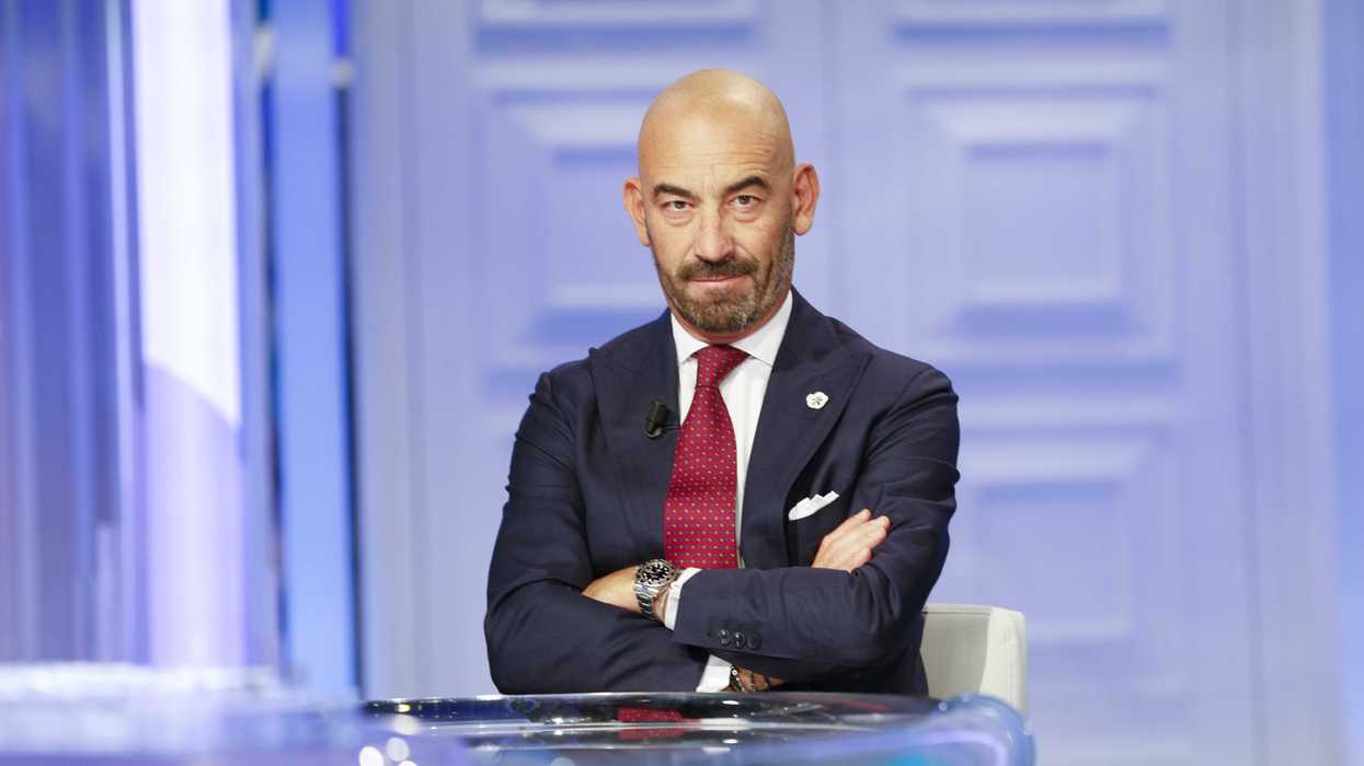 «Va in tv ma è pagato da Big Pharma». Bassetti querela il Codacons. E perde