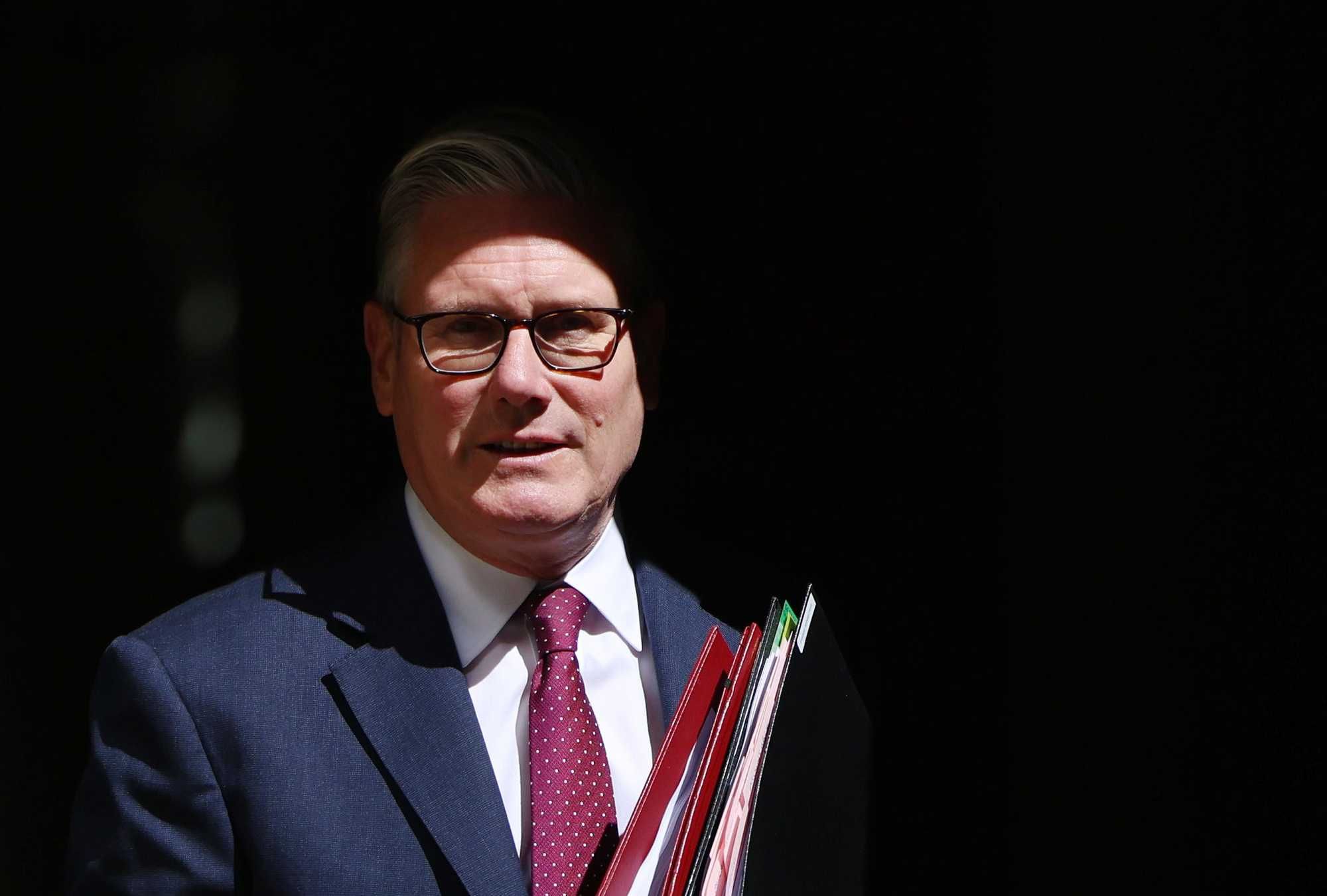 Starmer demolito ma non si dimette. Farage gode: «Il bello deve venire»