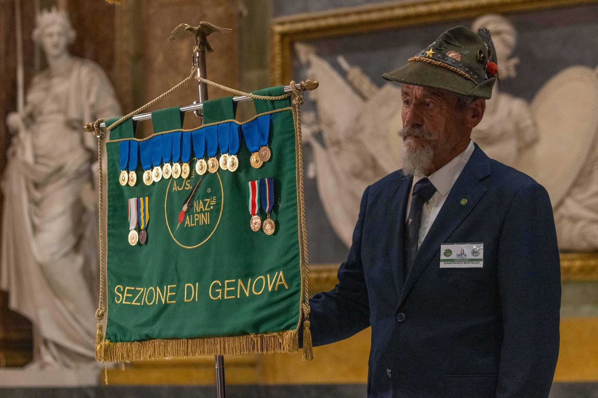 Che Dio benedica i nostri uomini con la penna nera