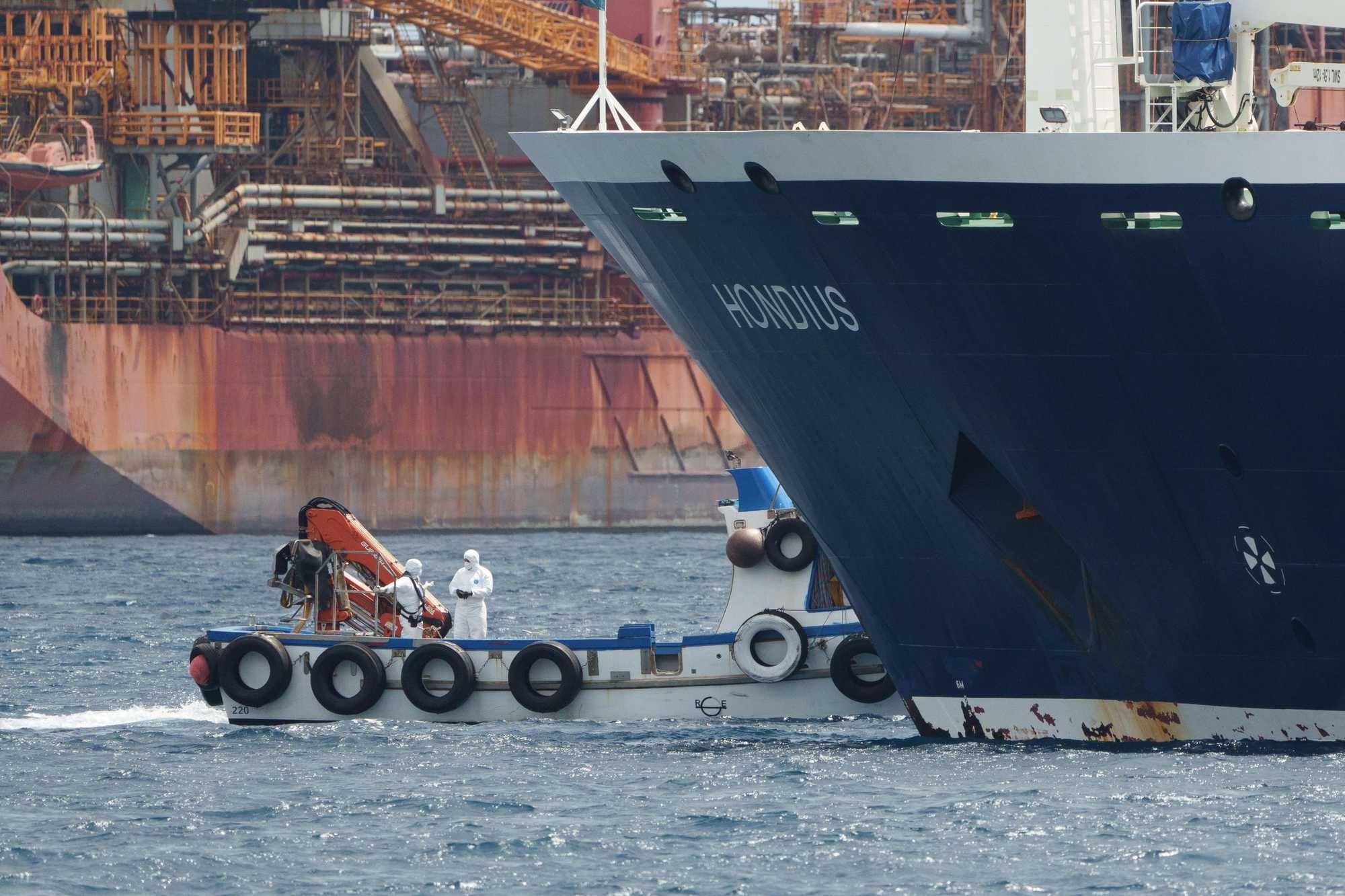 Positivo anche un americano, il totale arriva a sette. Schillaci: «Nessun pericolo»