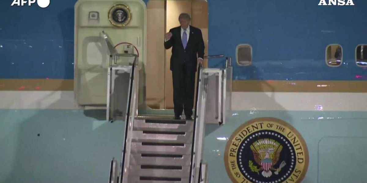 trump atterra a pechino atteso il vertice con xi da Laverita.info trump atterra a pechino atteso il vertice con xi