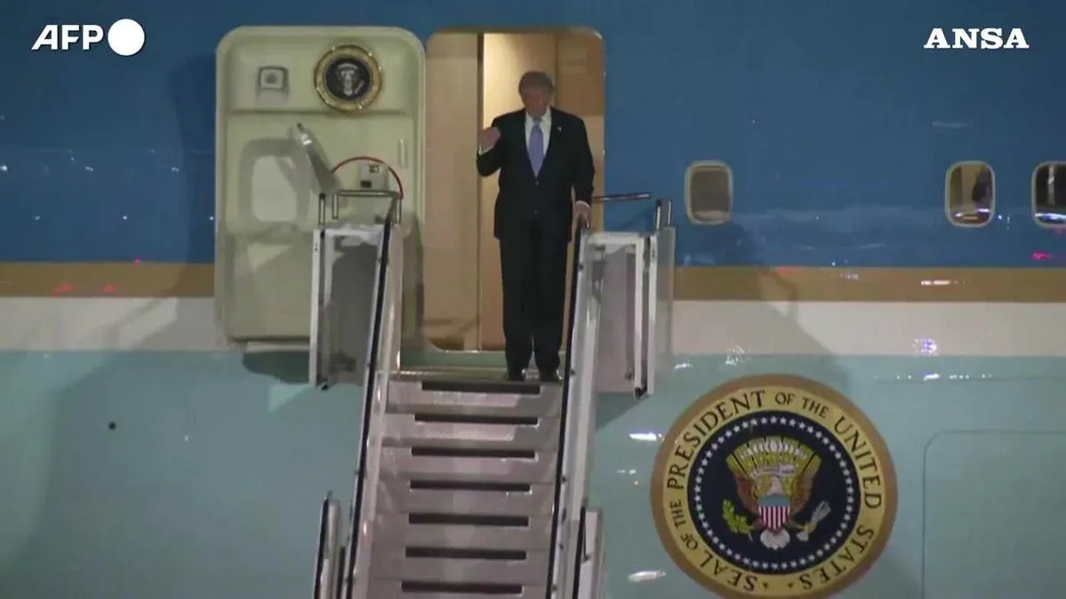 Trump atterra a Pechino, atteso il vertice con Xi