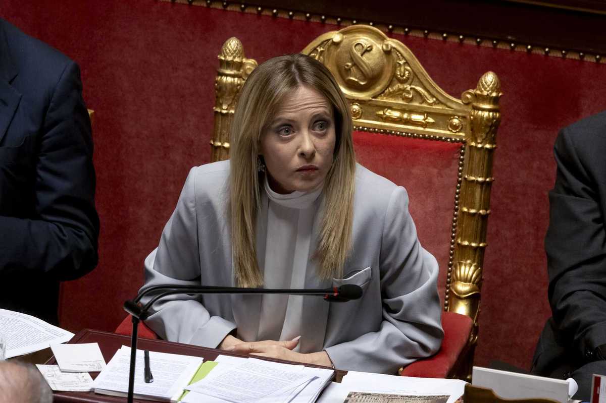 Meloni dà battaglia: «Con noi povertà calata»