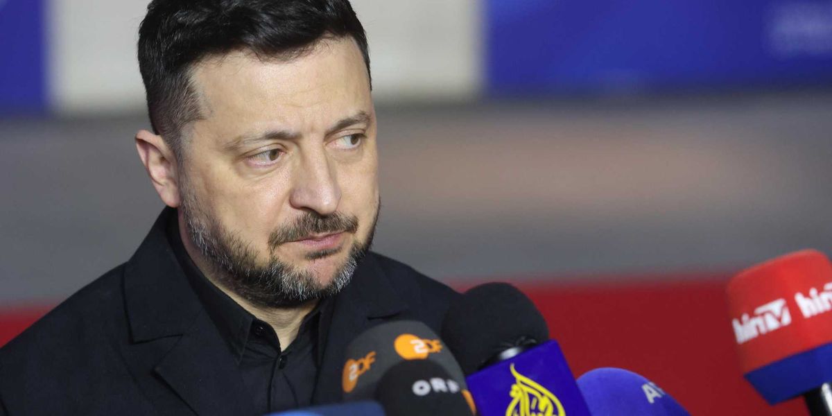 i droni di zelensky abbattono il governo anti putin della lettonia da Laverita.info i droni di zelensky abbattono il governo anti putin della lettonia