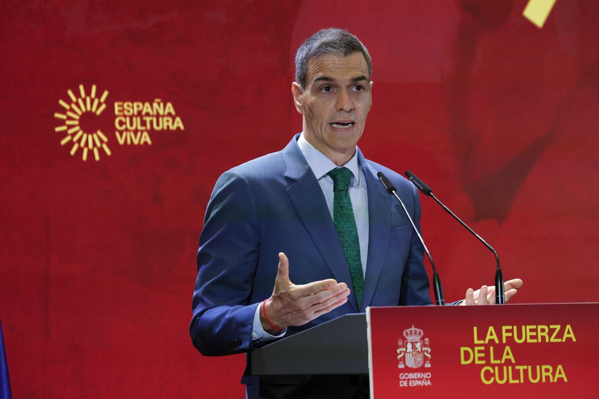 Sánchez ha sanato 500.000 stranieri per riempire le culle, non le casse
