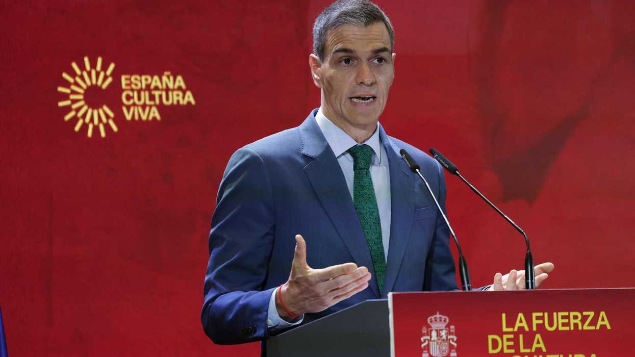 Sánchez ha sanato 500.000 stranieri per riempire le culle, non le casse
