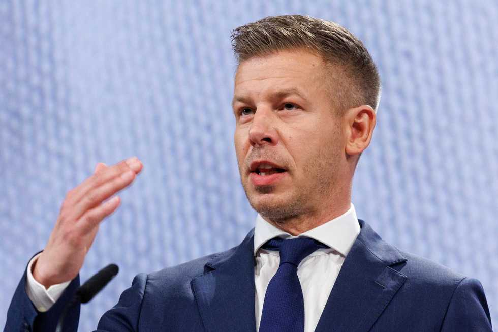 L’idolo della Ue cambia la Costituzione per far fuori il presidente ungherese