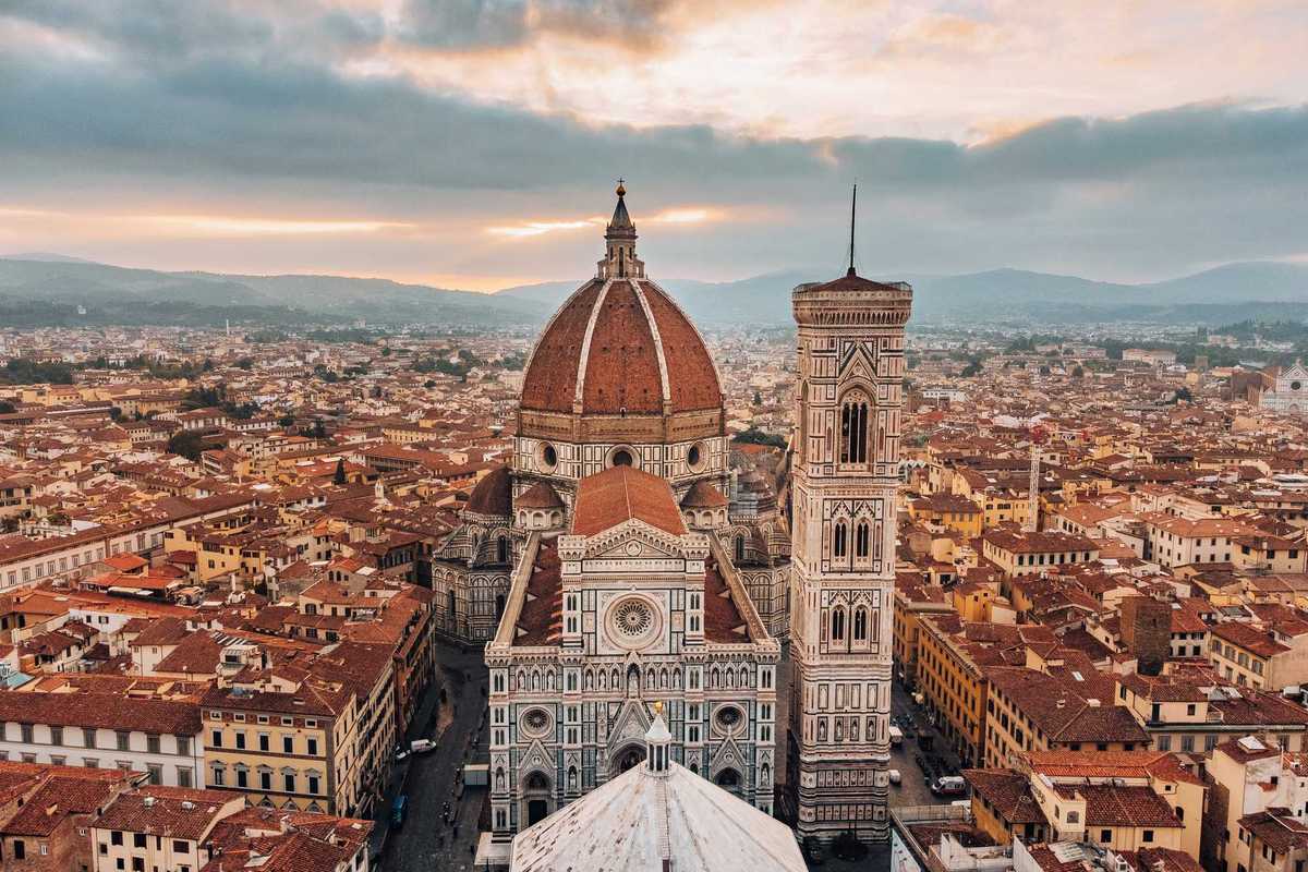 La sinistra vuole espropriarci casa ma consente affitti brevi extra lusso