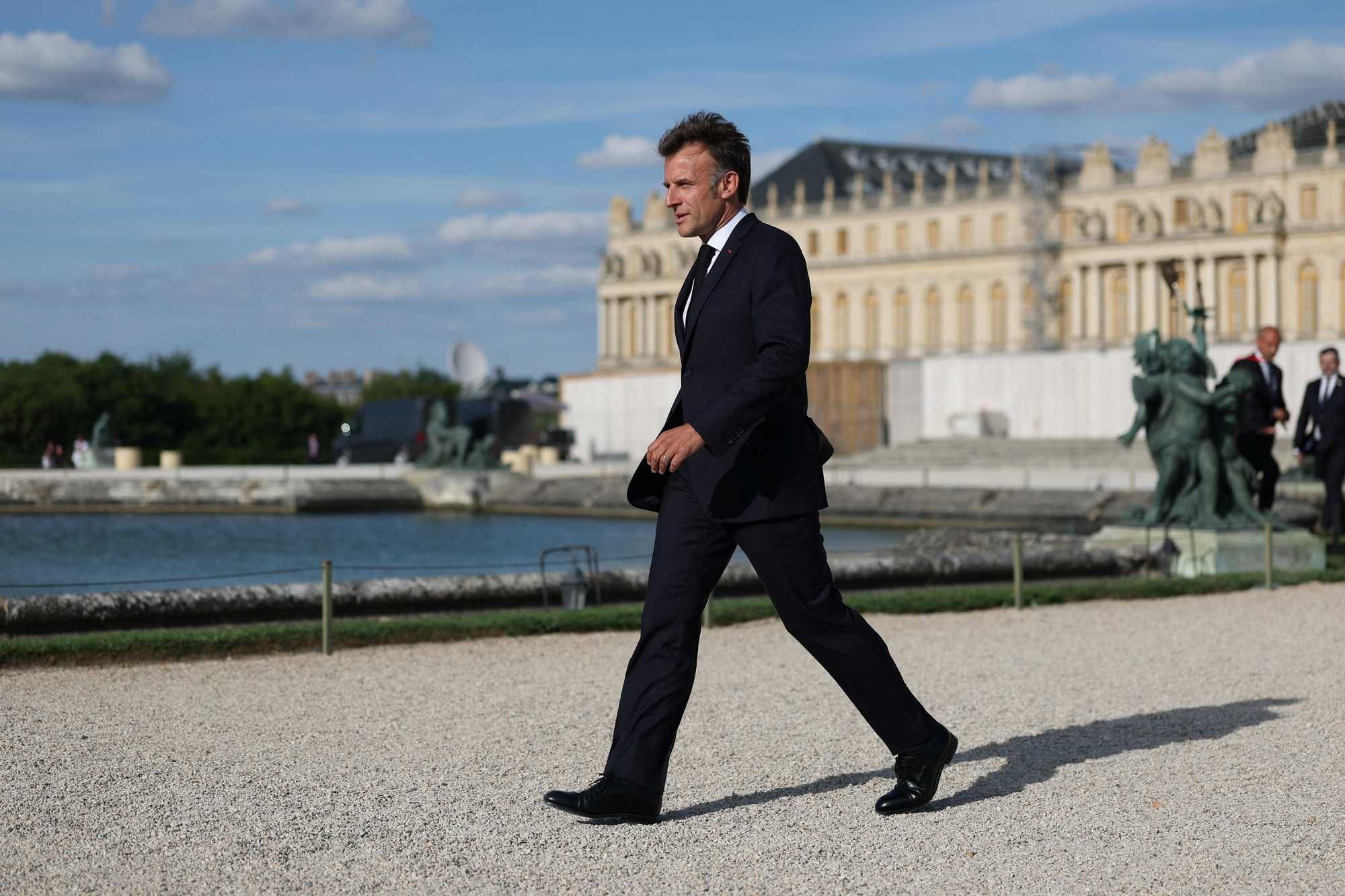 Macron si rimpinza di gas russo e poi si vanta se cattura petroliere