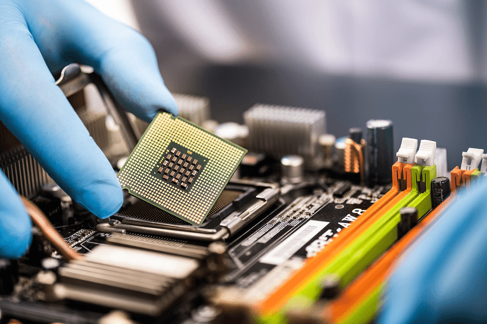 Pechino vuole governarci con i chip ma la sua fabbrica in Italia è un flop