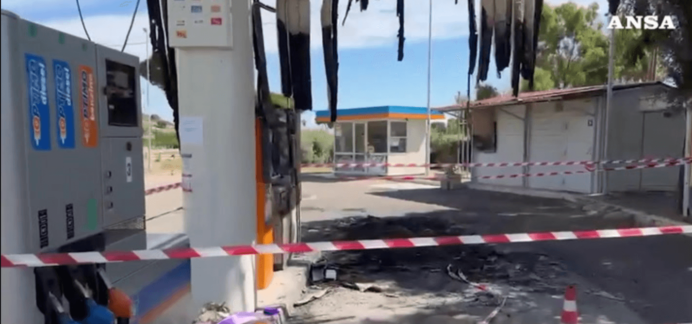 Amendolara: nel distributore dove sono stati uccisi i quattro braccianti