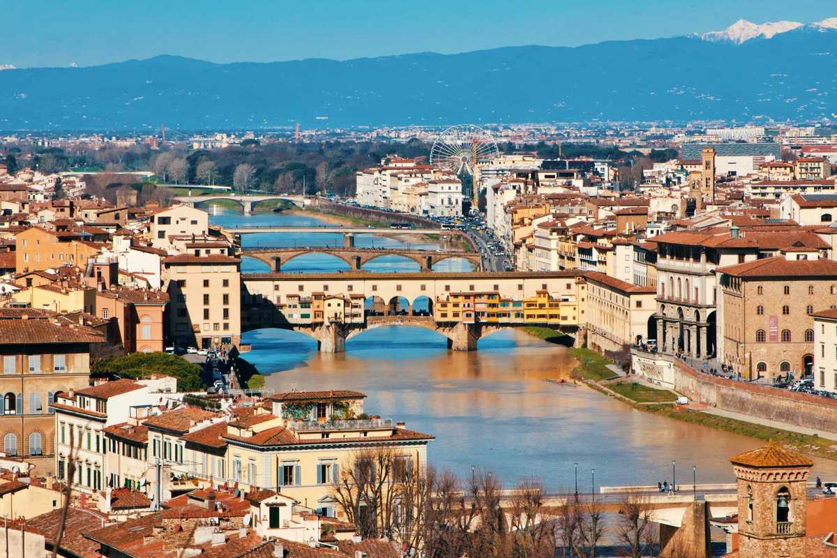 Firenze bastona i proprietari di casa: niente Airbnb, nemmeno in periferia