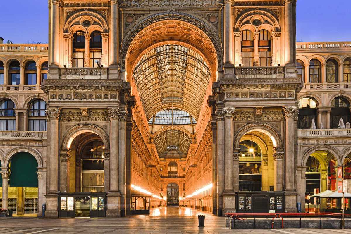 Milano coccola i fighetti del lusso: scatta l’inchiesta sugli spazi in Galleria