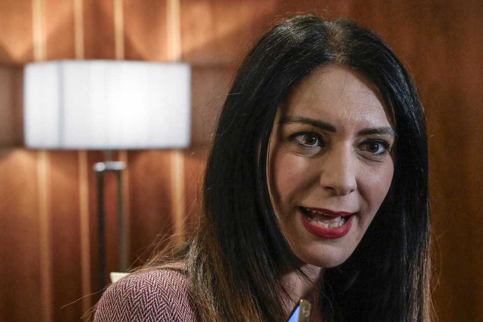 La Picierno e l’arte di scadere in piedi