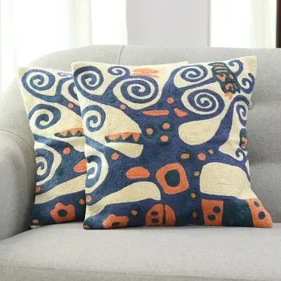 Pillows & Throws