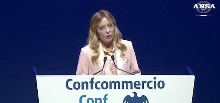 Assemblea Confcommercio, Meloni: «Vogliamo ridurre il carico fiscale sul ceto medio»
